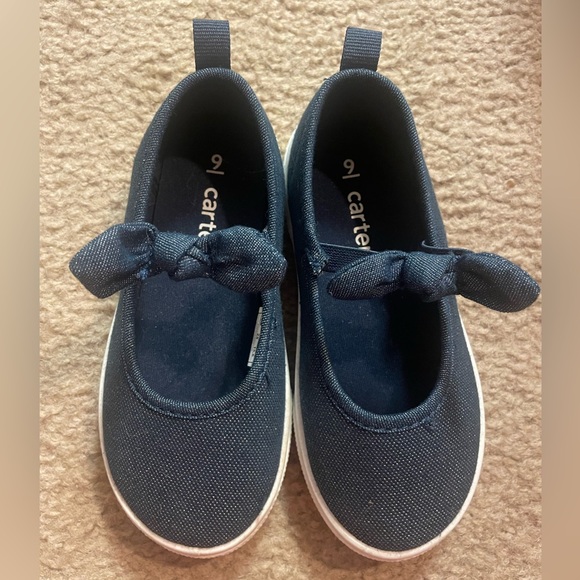 Carter’s Navy blue sparkly slip on sneakers w/elastic & bows.EUC.Girls Size 9. - Picture 1 of 11
